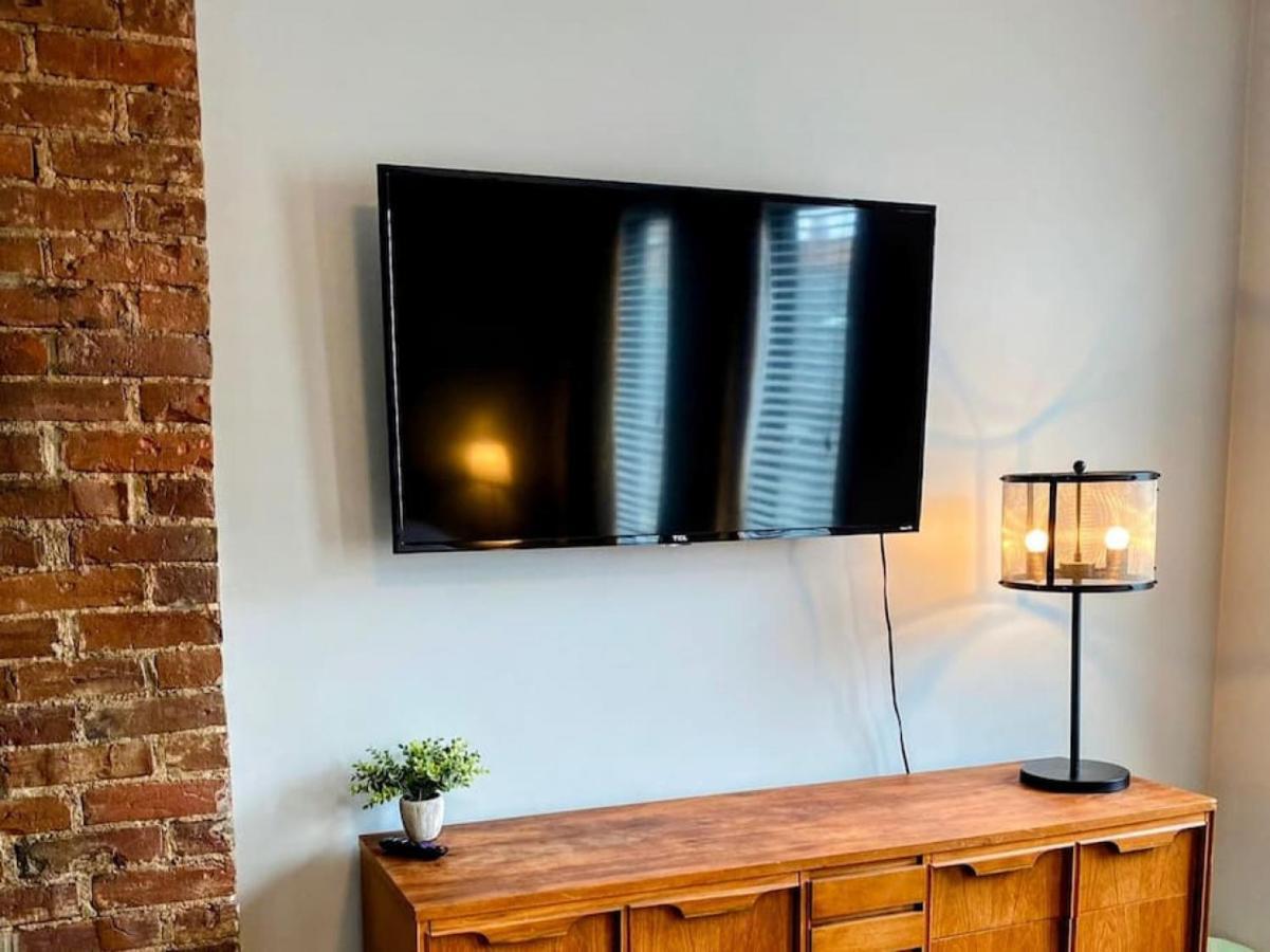 Apartment Hostwise - The Ohioan - Beautiful Brick Apt, Minutes To Downtown! Pittsburgh